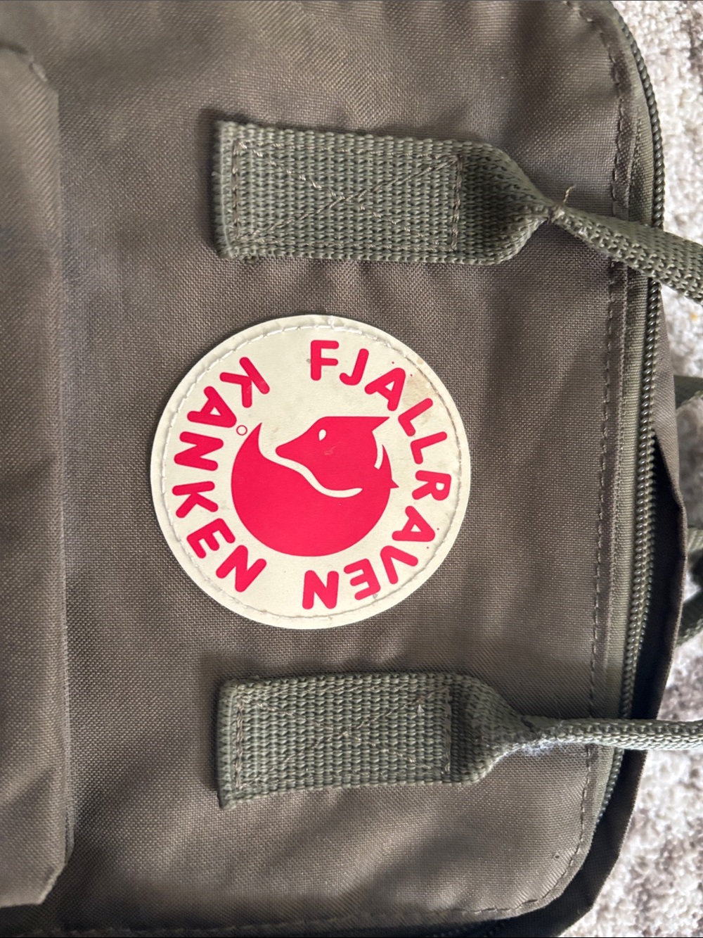 Fjällräven Kånken Green Mini Backpack - Picture 2 of 9